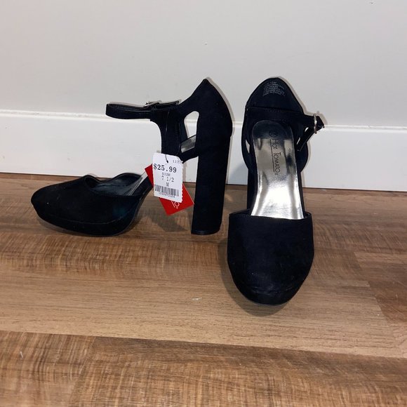 NEW! Black Close-Toed Heels, Size 7.5 - Picture 1 of 3